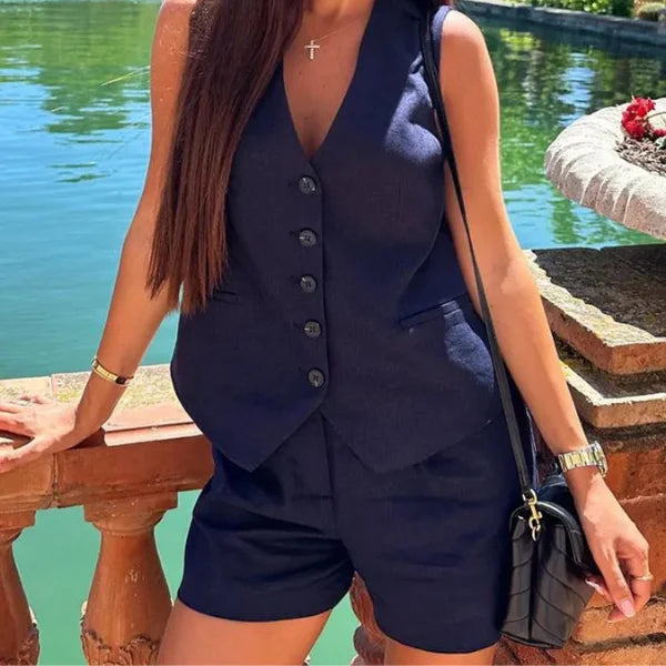 Conjunto em Alfaiataria - Colete e Shorts no Linho