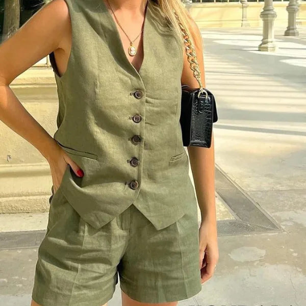 Conjunto em Alfaiataria - Colete e Shorts no Linho