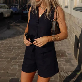 Conjunto em Alfaiataria - Colete e Shorts no Linho