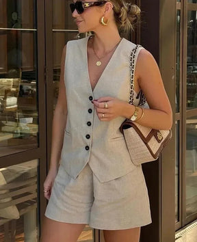 Conjunto em Alfaiataria - Colete e Shorts no Linho